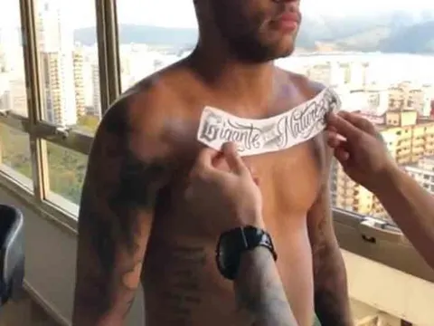 Trước tâm bão chỉ trích, Neymar dằn mặt anti fan bằng hành động cực 'gắt'