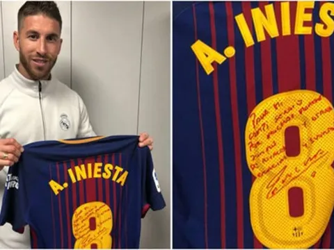 Iniesta bất ngờ tặng áo đấu El Clasico cuối cùng cho Ramos