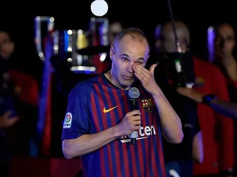 Iniesta khóc nức nở trong trận đấu cuối cùng dưới màu áo Barca