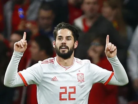 Isco được tán dương vì cứu chú chim nhỏ ở trận Tây Ban Nha thắng Iran