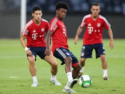 James tiếp tục quan sát trận đấu của Bayern từ ghế dự bị