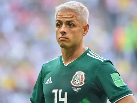 HLV Manuel Pellegrini chốt tương lai Chicharito