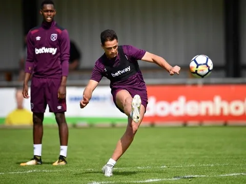 Javier Hernandez hòa nhập cực nhanh với đồng đội mới