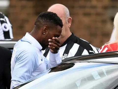 Jermain Defoe bật khóc trong ngày tiễn đưa người bạn nhỏ Bradley Lowery