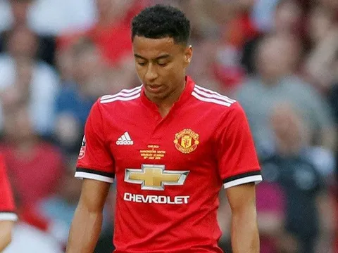 Jesse Lingard không phục khi nhìn Chelsea nâng cúp
