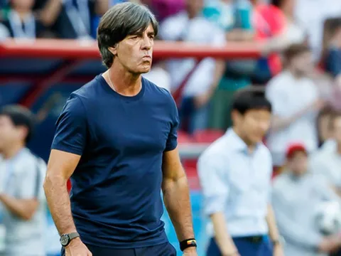 Joachim Low lần đầu nói về sự kiêu ngạo sau cú sốc World Cup