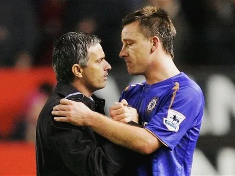 SỐC: John Terry sẽ đến Manchester United?