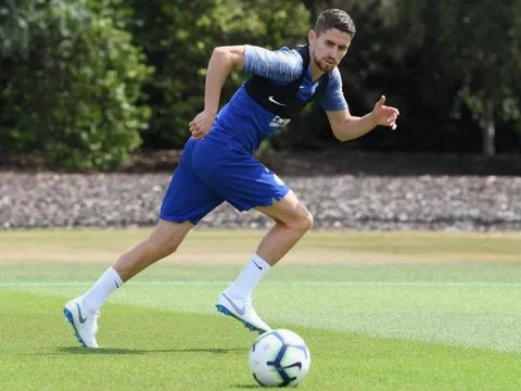 HLV Sarri tiết lộ cách Chelsea đánh bại Man City trong thương vụ Jorginho
