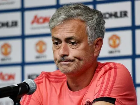 Shearer chỉ ra lí do Mourinho sẽ bị cầu thủ Man Utd phản như Chelsea