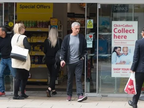 Jose Mourinho tự thưởng sau màn ra quân ấn tượng