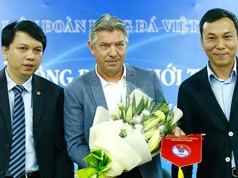 VFF sắp gia hạn hợp đồng với GĐKT Jurgen Gede