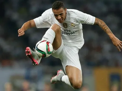 Juve đầu hàng, Man City nhập cuộc đua sao Real Madrid