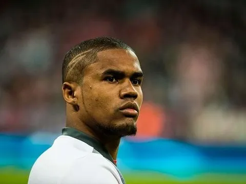 Juventus lề mề, người Man United mừng thầm