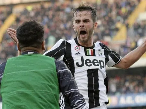 Juventus sẵn sàng bán "nhạc trưởng" cho Barcelona