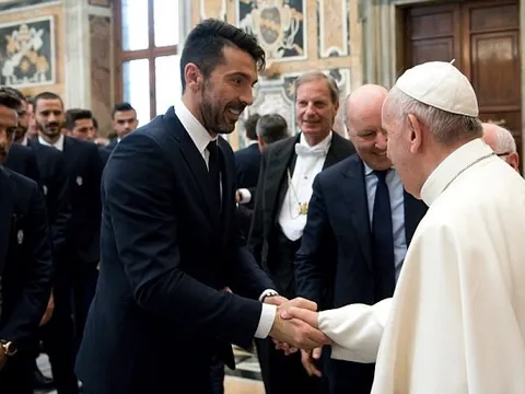 Juventus và Lazio diện kiến Đức giáo hoàng Phanxicô trước thềm chung kết