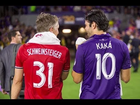 Kaka thể hiện ra sao khi gặp đội bóng của Schweinsteiger?
