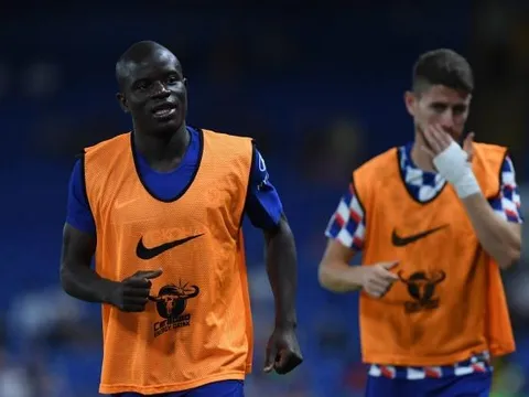 Jorginho dạy N'Golo Kante cách đá Sarri-ball ngay khi thi đấu