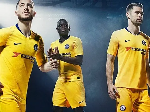Kante 'cool ngầu' khi cùng Hazard trình làng áo đấu mới của Chelsea