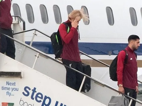 Karius che mặt, Klopp sầu thảm trên đường về lại nước Anh