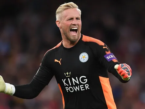 Kasper Schmeichel chính thức cân bằng kỷ lục của cha
