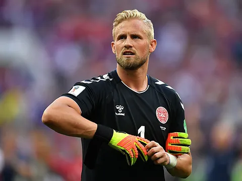 Kasper Schmeichel: "Con cũng có thể trở thành người khổng lồ!"