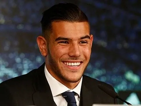 "Kẻ phản bội" Atletico tươi rói trong ngày ra mắt Real