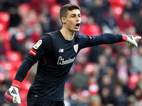 NÓNG! Kepa Arrizabalaga đến sân bay, Chelsea đón bản hợp đồng kỉ lục