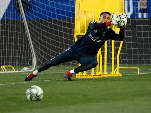 Keylor Navas nỗ lực thể hiện trước tin đồn Courtois gia nhập Real