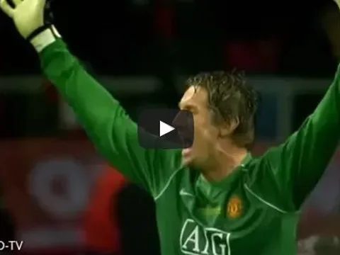 Khả năng bắt penalty cực đỉnh của Edwin van der Sar