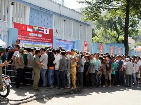 Khán giả rồng rắn xếp hàng săn vé U20 Việt Nam