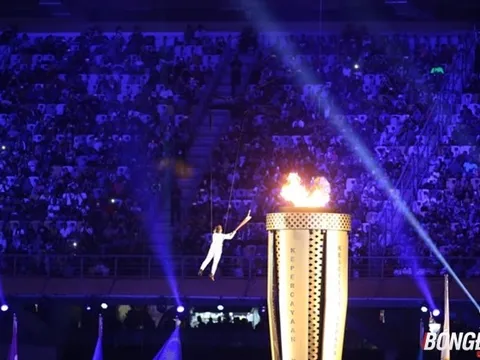 Ngọn đuốc SEA Games 29 đã bùng cháy trên sân Bukit Jalil
