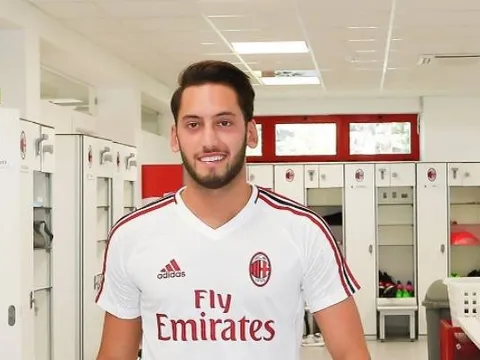 Khi Hakan Calhanoglu đối đầu Dortmund