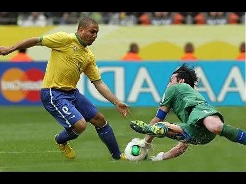 Khi Ronaldo đối đầu với Buffon