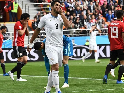 Khi  Suarez quên mất cách ghi bàn