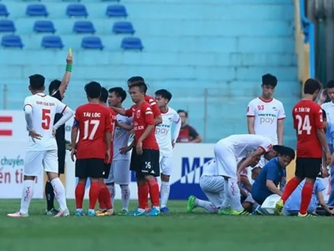 Khiến Văn Hào gãy chân, Huỳnh Tấn Tài có hành động gì?