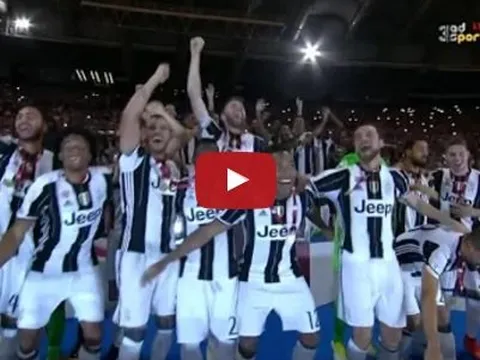 Khoảng khắc Juventus nâng cao cúp vô địch Coppa Italia