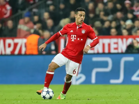 'Không cần bom tấn, Bayern vẫn ngang hàng Real'