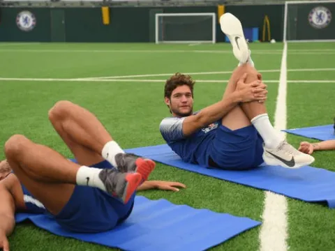 Không Conte, không Sarri, Chelsea tập luyện thế nào?