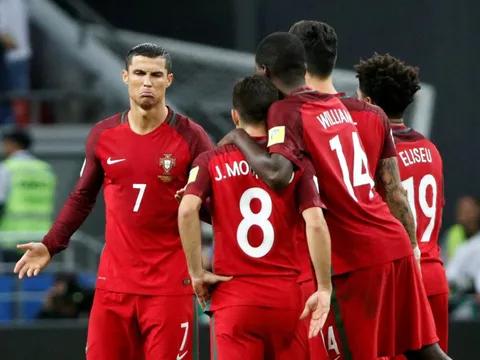 Không được đá Penalty, Ronaldo "tỏ thái độ"