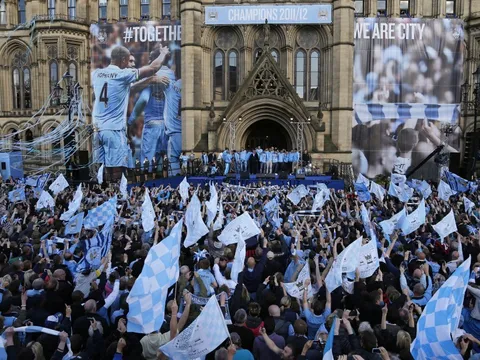 "Không phải đỏ, Manchester là màu xanh"