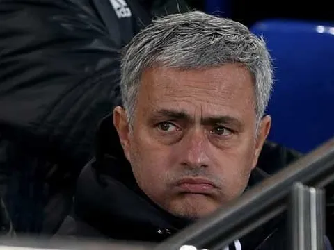 Không thể vô địch, Mourinho sợ mất luôn top 2