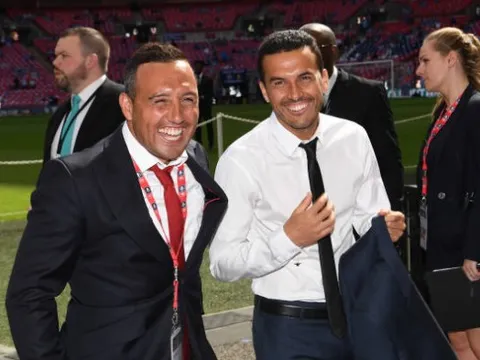 Không thi đấu, Cazorla đi 'thám thính' Chelsea giúp Arsenal