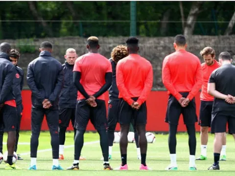 Khủng bố tại Manchester cũng chẳng thể làm Quỷ Đỏ mất vui