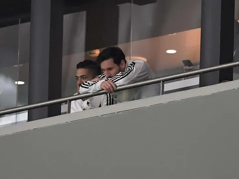 Messi nói gì với đồng đội sau trận thua tủi hổ