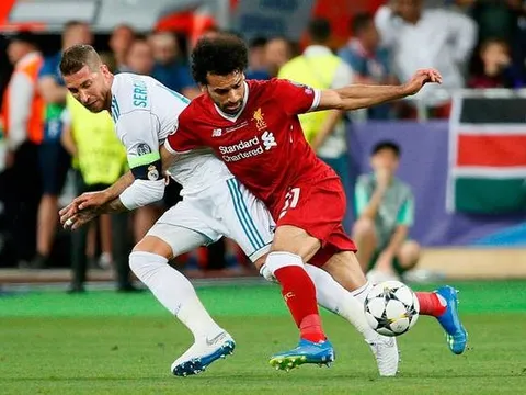 Klopp bức xúc tột cùng khi nhắc đến vụ va chạm Ramos với Salah
