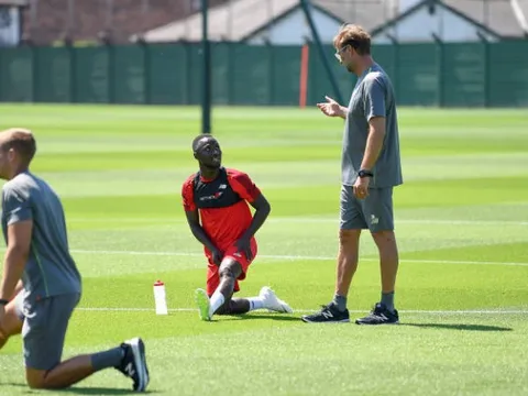 Klopp chăm sóc tận tình 'số 8' mới của Liverpool tại Melwood