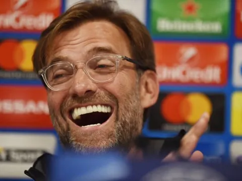Klopp liên tục pha trò khuẩy đảo phòng truyền thông