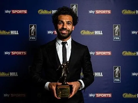 Klopp nổi đóa vì Salah "chạy show" nhận thưởng