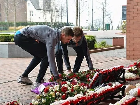 Klopp và học trò buồn man mác tưởng niệm thảm họa Hillsborough '89