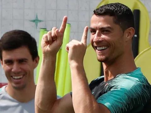 Knockout các ông lớn: Messi, Ronaldo có bị loại cùng một ngày?